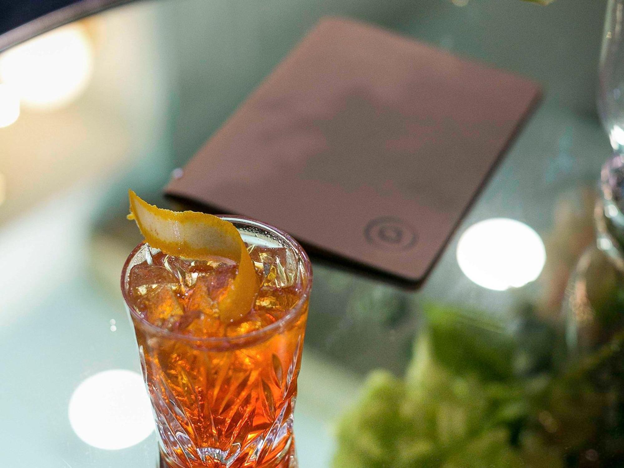 The Sebel Quay West Suites Sydney Eksteriør billede A Negroni cocktail