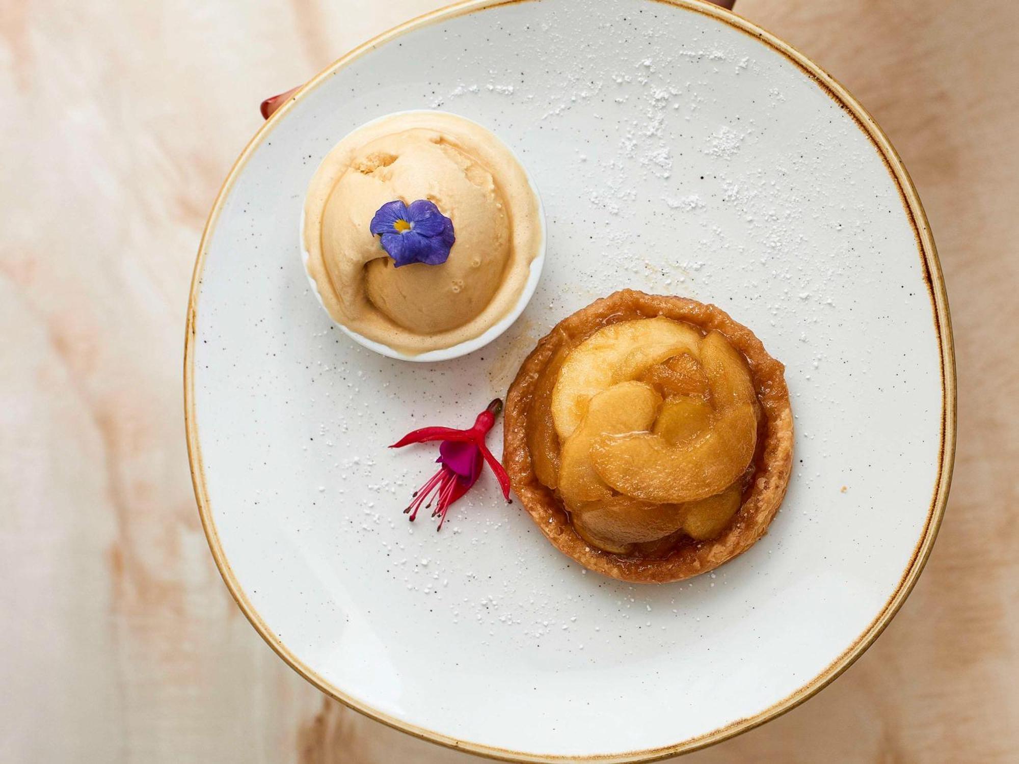 The Sebel Quay West Suites Sydney Eksteriør billede A dessert at the restaurant