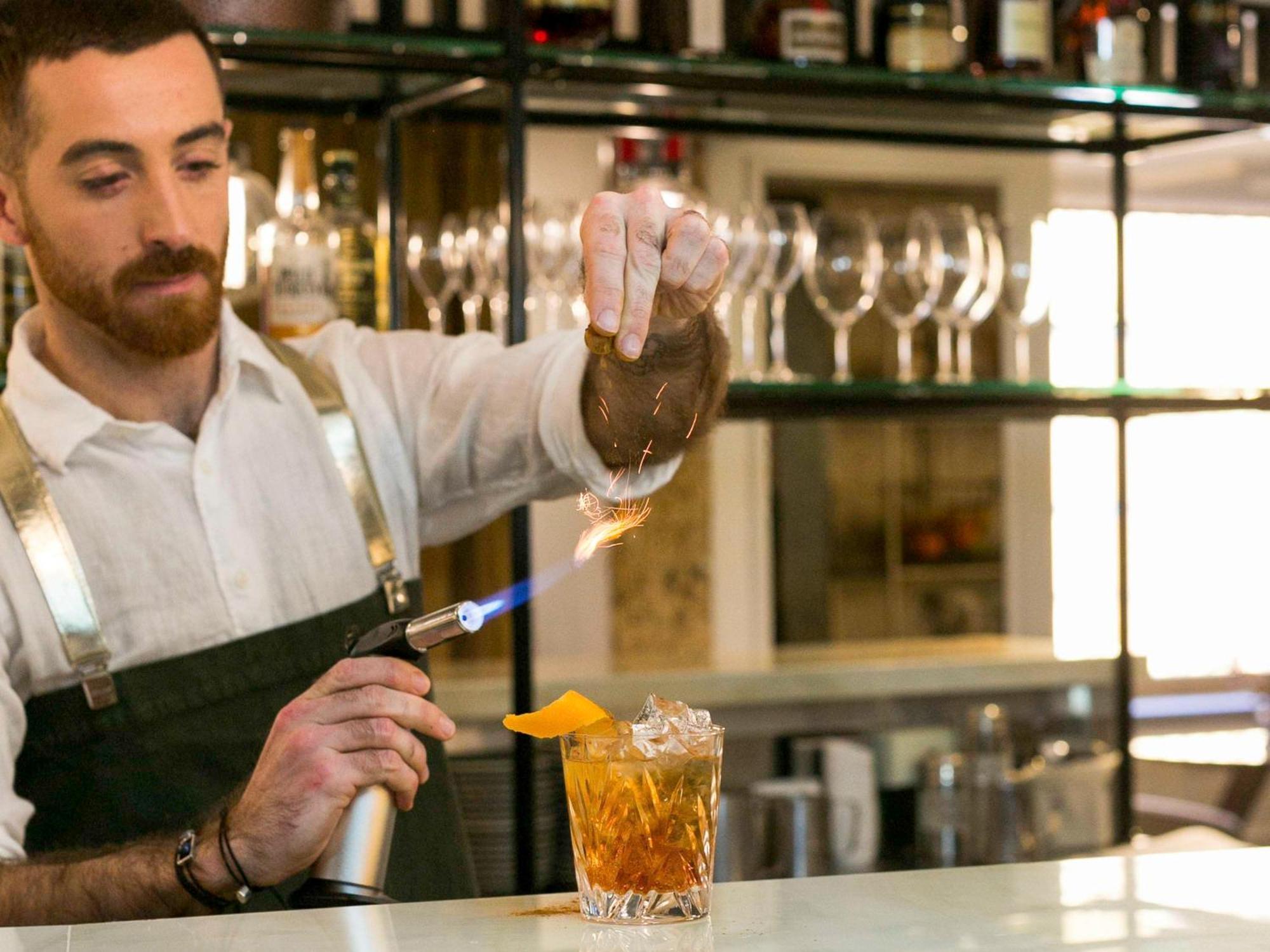 The Sebel Quay West Suites Sydney Eksteriør billede A bartender preparing a cocktail